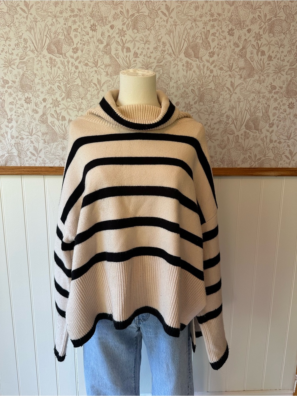 Entro Striped Oversized Turtleneck Sweater – Size Large - Picture 2 of 8